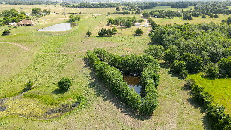 4392 FM 2502 Burton, TX 77835