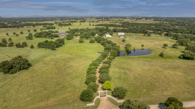 5211 Cedar Hill Road Brenham, Texas