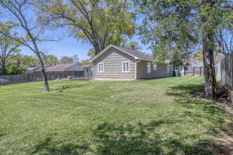 5440-backyard-sideyard