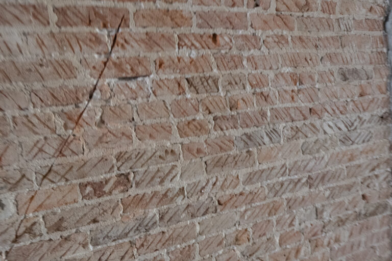 16-090-brick