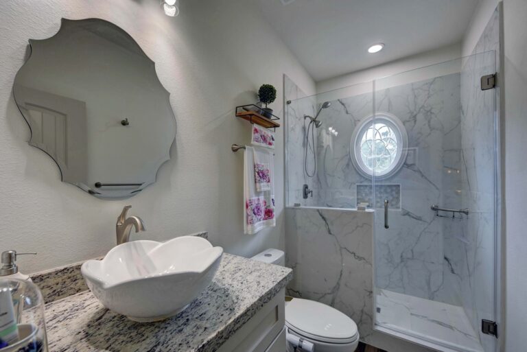 Upstairs Bathroom 1 FS3