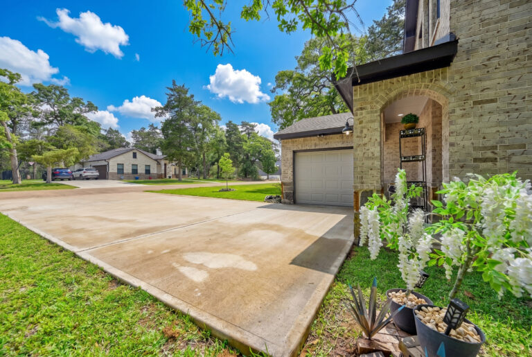 Exterior Front Driveway