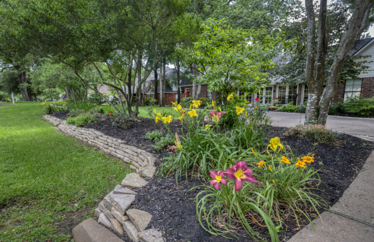 14-175-front-yard-landscape-1-INT