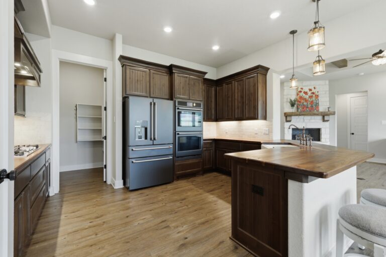 6100-Kitchen