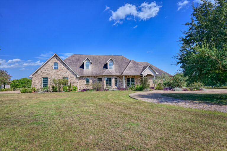 5460-main-house-front-1-INT