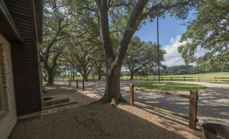 6101-circle-driveway-INT
