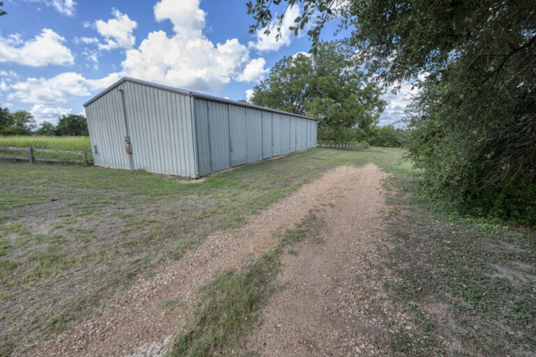 6101-equipment-barn-INT