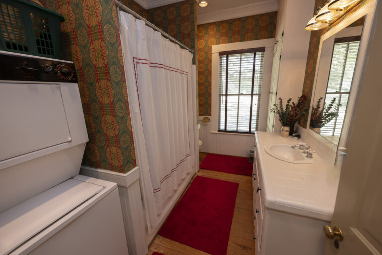 6101-guest-house-bath--INT