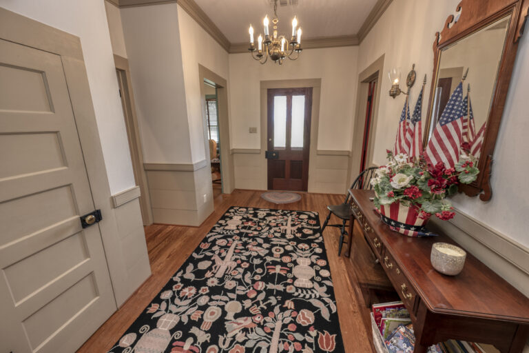 6101-guest-house-hallway-INT