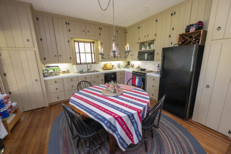 6101-guest-house-kitchen1-INT