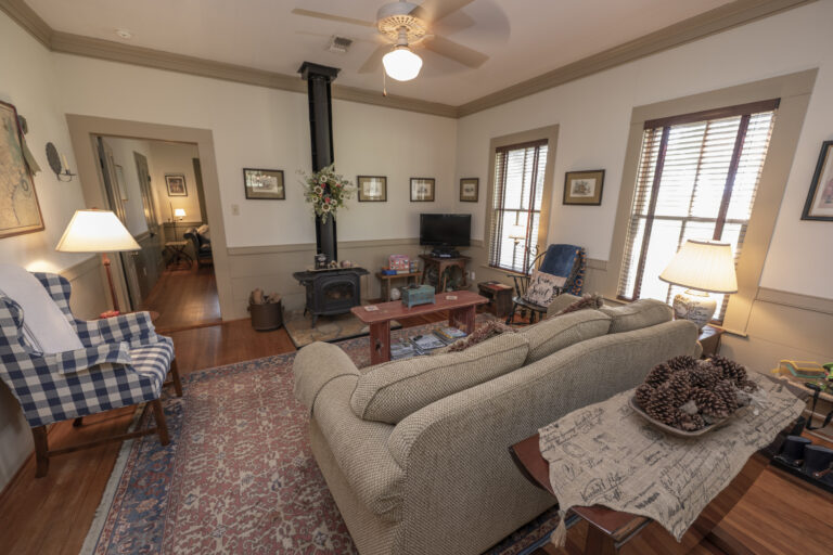 6101-guest-house-living-1-INT