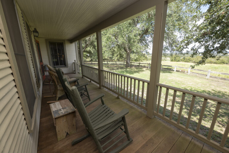 6101-guest-house-porch-2-INT