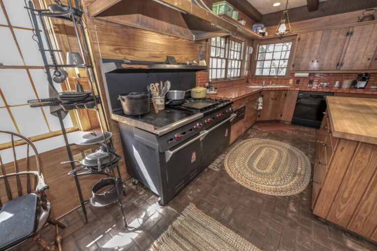 6101-kitchen-wolf-range-INT
