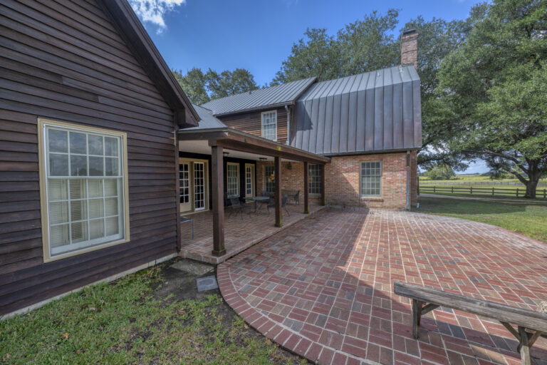 6101-main-house-back-porch-patio-INT