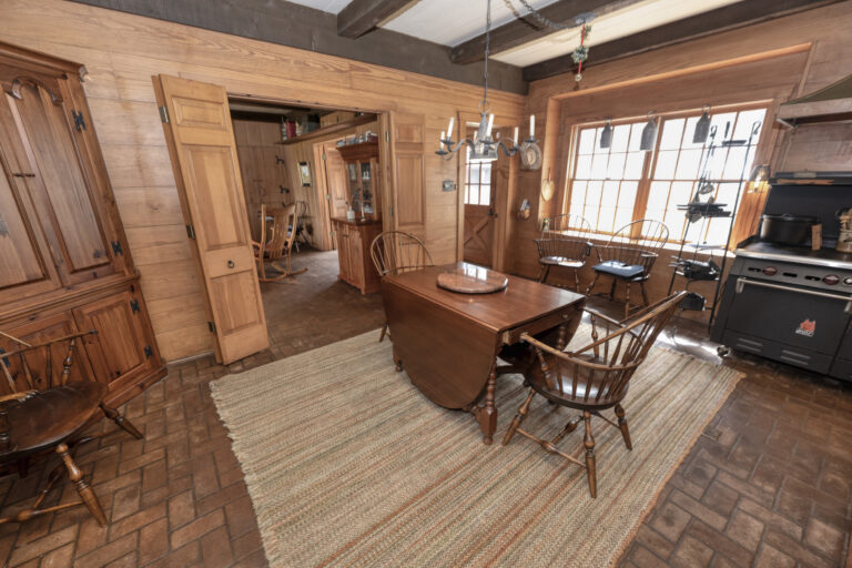 6101-main-house-breakfast-kitchen-1-INT
