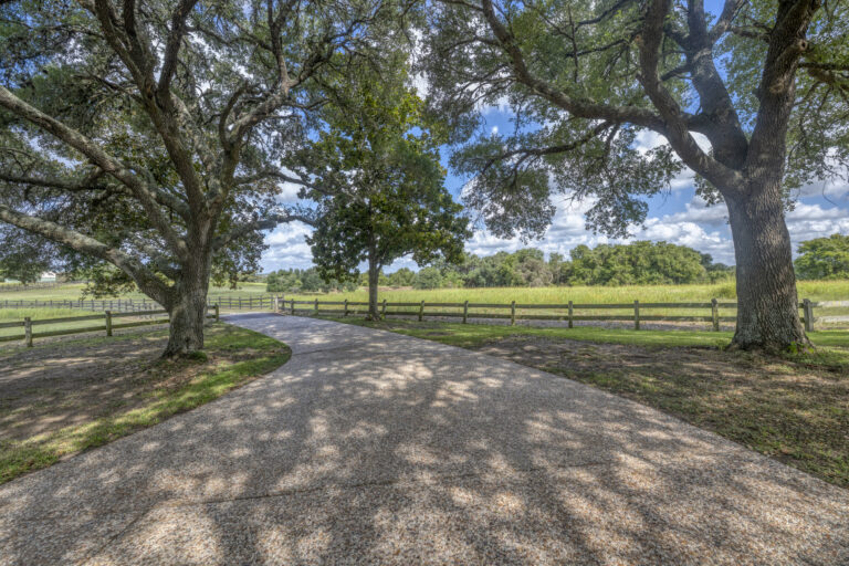 6101-main-house-driveway-INT