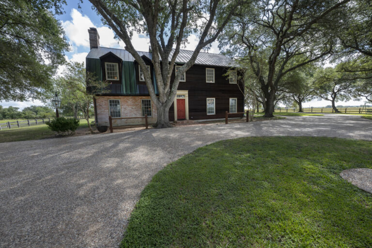6101-main-house-front-driveway-1-INT