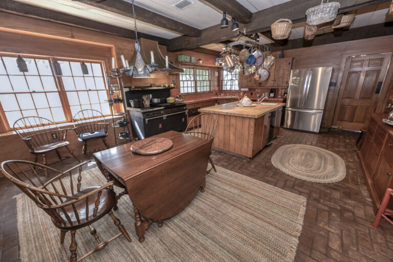 6101-main-house-kitchen-1-INT