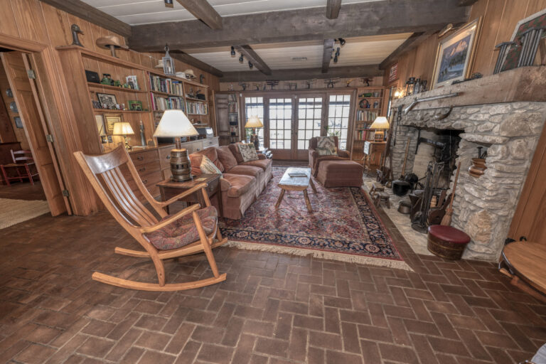 6101-main-house-living2-1-INT