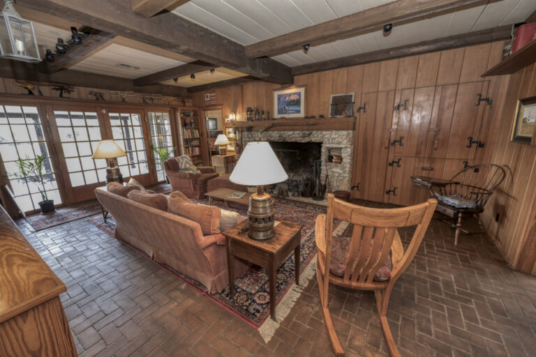 6101-main-house-living2-2-INT
