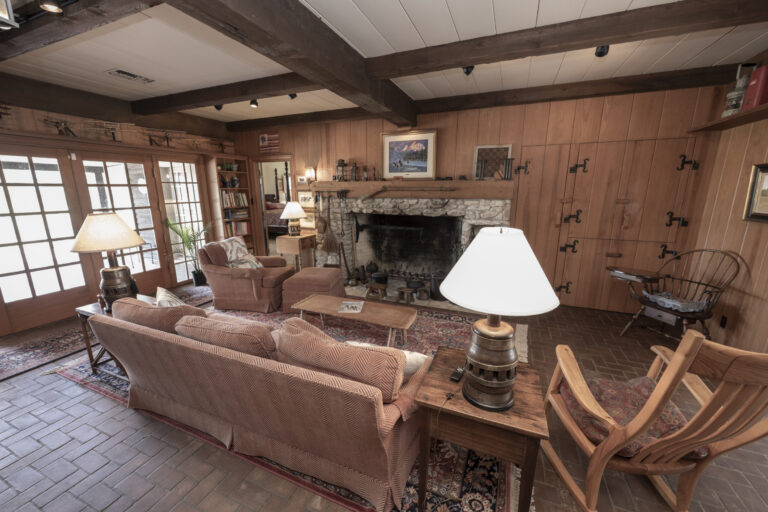 6101-main-house-living2-4-INT