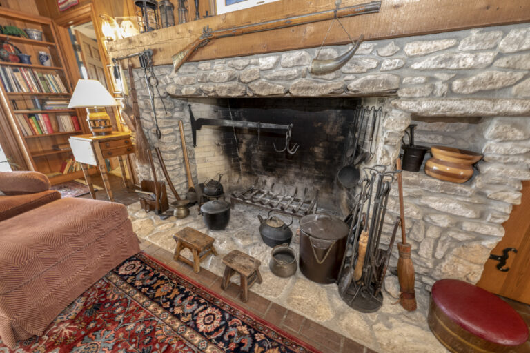 6101-main-house-living2-fireplace-INT