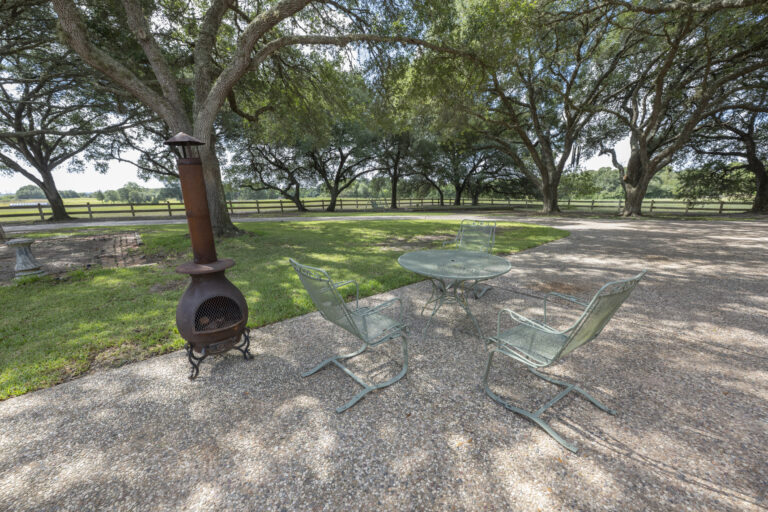 6101-main-house-patio-INT
