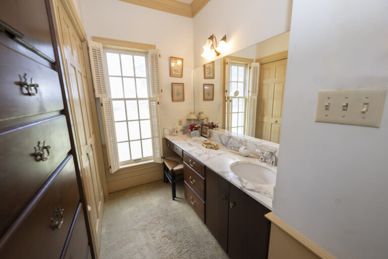 6101-main-house-primary-bath-1-INT