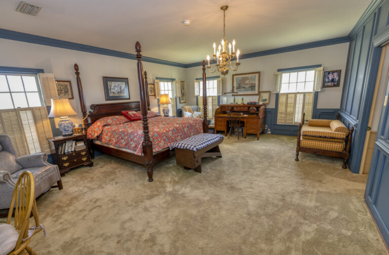 6101-main-house-primary-bedroom-1-INT