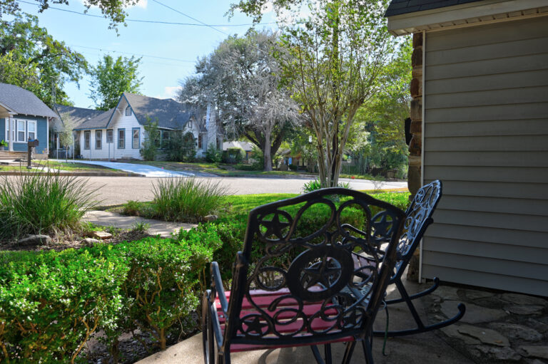 Exterior Front Yard